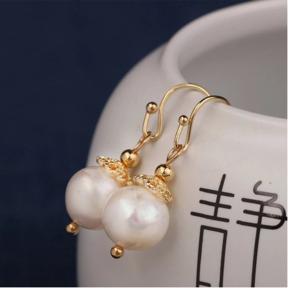 14K Gold Natural Freshwater Pearl Earrings - Picture 4 of 10